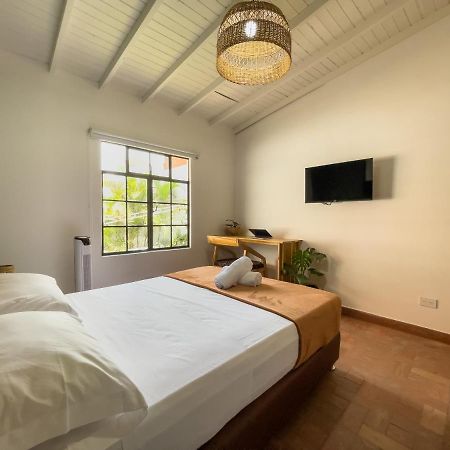 Hotel Casa Las Palmas Медельин Экстерьер фото