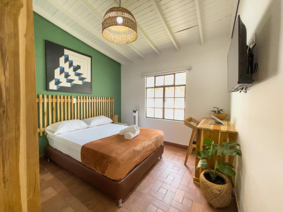 Hotel Casa Las Palmas Медельин Экстерьер фото