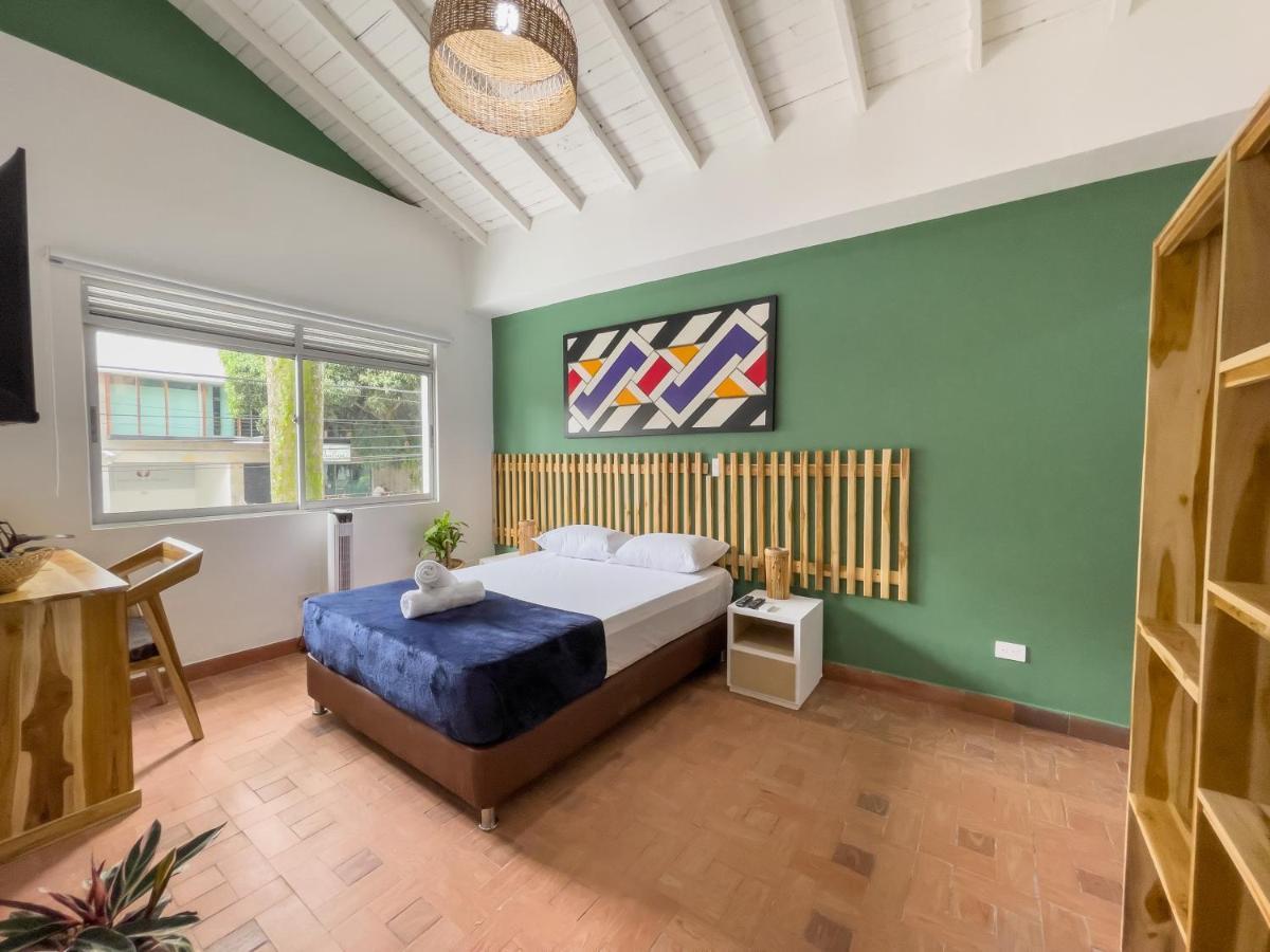Hotel Casa Las Palmas Медельин Экстерьер фото