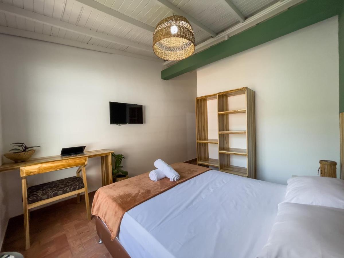 Hotel Casa Las Palmas Медельин Экстерьер фото