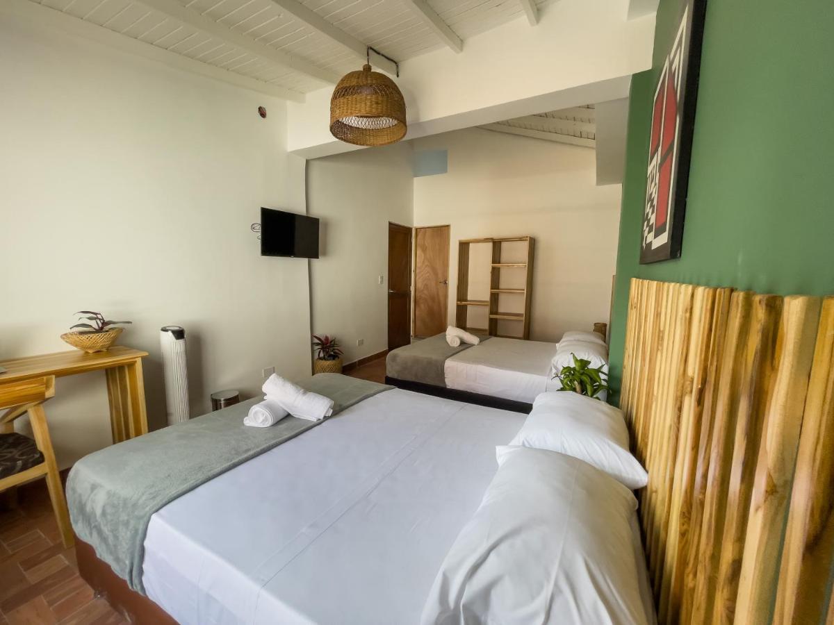 Hotel Casa Las Palmas Медельин Экстерьер фото