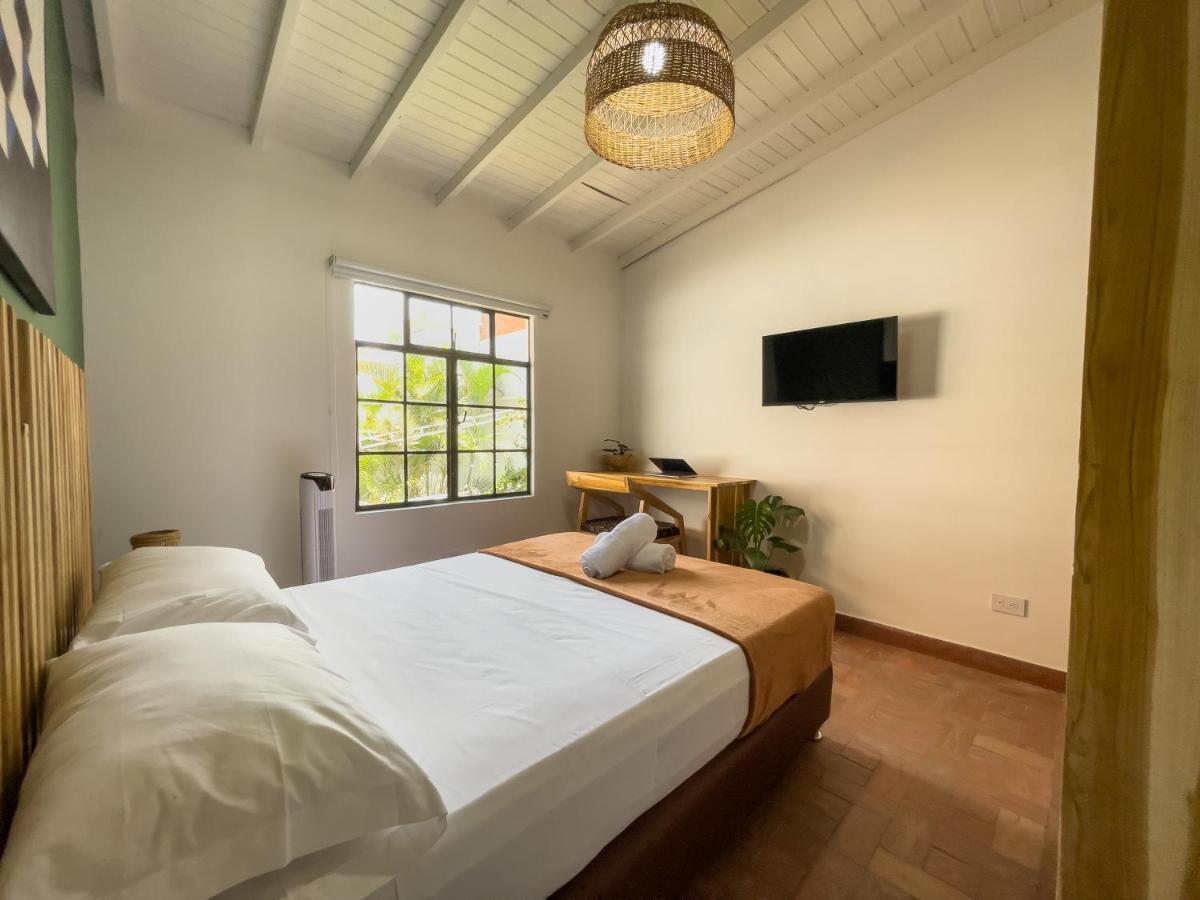 Hotel Casa Las Palmas Медельин Экстерьер фото